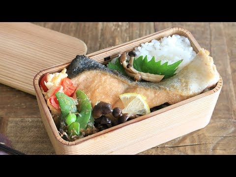 【お弁当作り】香ばしさが食欲そそる!たった3品の秋鮭弁当bento#537