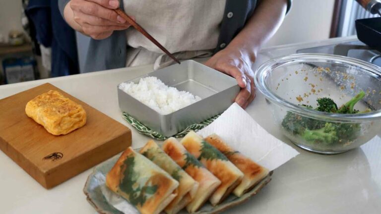 【お弁当作り】シンプルで美味しい!少ない材料で作れるハム大葉チーズ春巻き弁当bento#840