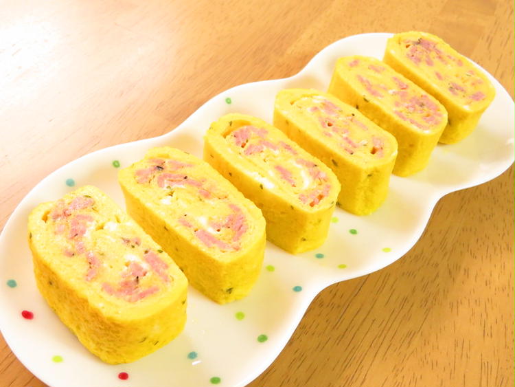 サラミとチーズのミルク風卵焼き☆お弁当に - La Vie Cooking