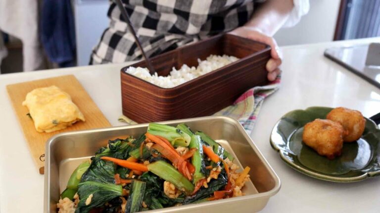 【お弁当作り】焼肉のたれで美味しい!絶品ワンパン小松菜たっぷりビビンバ#869