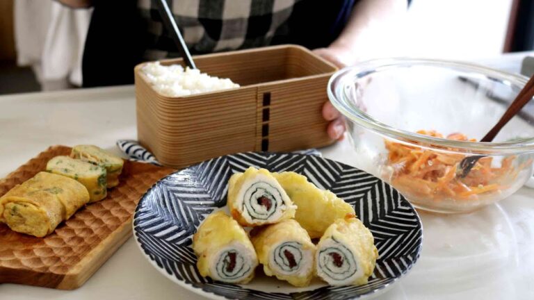 【お弁当作り】暑いときに間違いない!ささみの梅しそロールフライbento#898