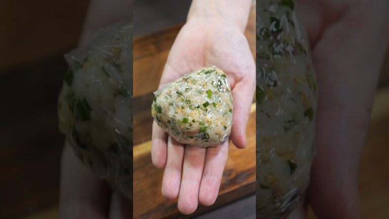 【このおにぎり、恐ろしいほど旨いです！】炊いたご飯に混ぜるだけ「やみつき薬味おにぎり」の作り方 #shorts