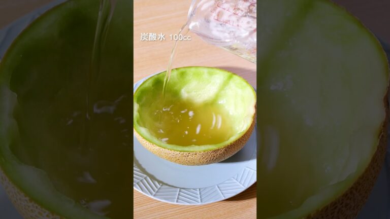 【1度はやってみたい🍈】丸ごとメロンクリームソーダ #shorts 【1度はやってみたい🍈】丸ごとメロンクリームソーダ #shorts