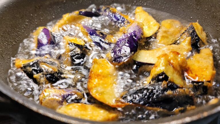 正直、ほぼポテチです。混ぜるだけ超簡単ザクザク揚げ茄子【無限ザクザクなす】