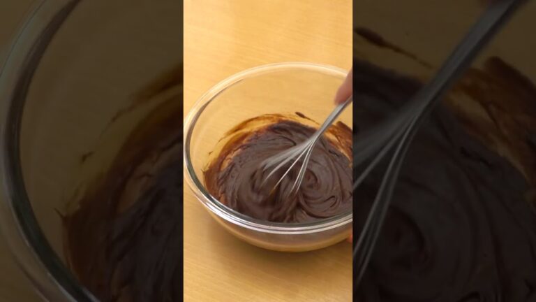 【材料2つだけ!】炊飯器ガトーショコラ【バレンタインにおすすめ】#shorts 【材料2つだけ!】炊飯器ガトーショコラ【バレンタインにおすすめ】#shorts