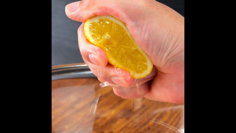 【アレ入れてる？】唐揚げが簡単においしくなる裏技 / Lemon Fried Chicken #shorts