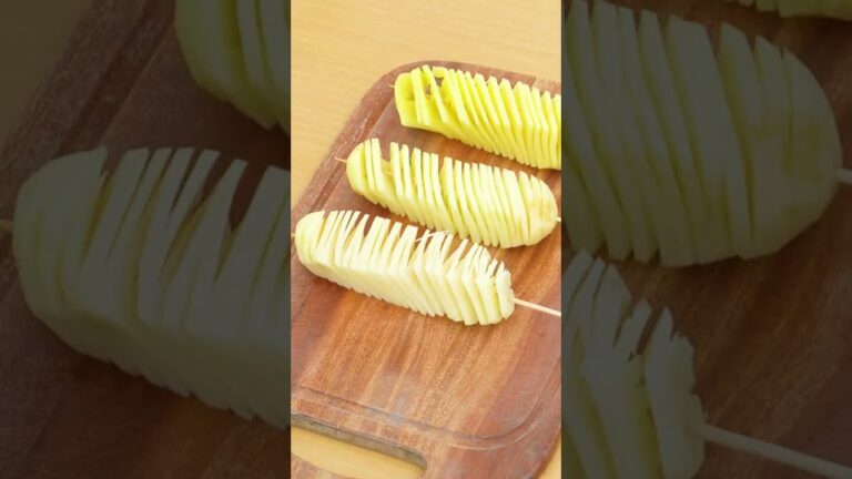 【びよーんと伸びる】アコーディオンポテトフライの作り方 #Shorts