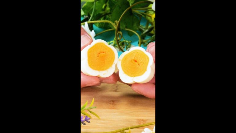 【型いらず♡】お花ゆで卵の作り方！この裏技知ってる？ / Boiled Egg Flowers #Shorts