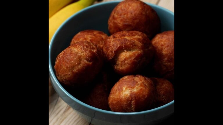 【材料3つ】ホットケーキミックスで簡単バナナサーターアンダギー / Banana Sata Andagi (Okinawa style Dounuts) #Shorts