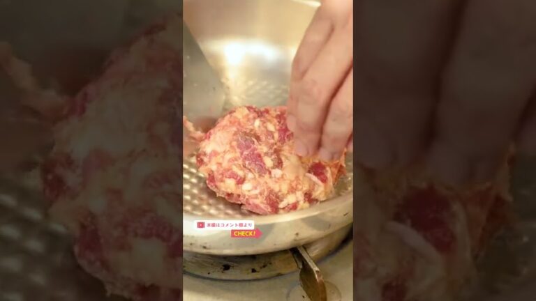 一流シェフによる ステーキ肉が入った噛みごたえ抜群の“極旨ハンバーグ”｜クラシル #Shorts