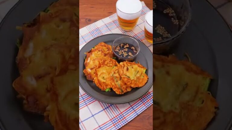 【一度食べたらやみつき】じゃがいもとチーズのキムチチヂミの作り方 #Shorts 【一度食べたらやみつき】じゃがいもとチーズのキムチチヂミの作り方 #Shorts