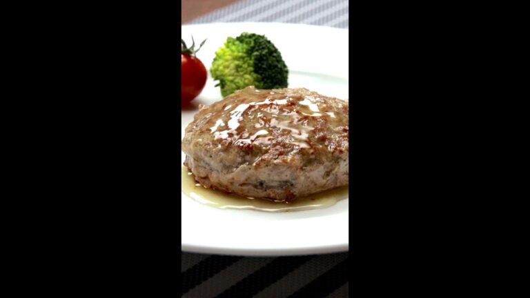 【ひと手間でリッチな味わいに】バター酒蒸しハンバーグ / Sake-Steamed Hamburg Steak with Butter #shorts