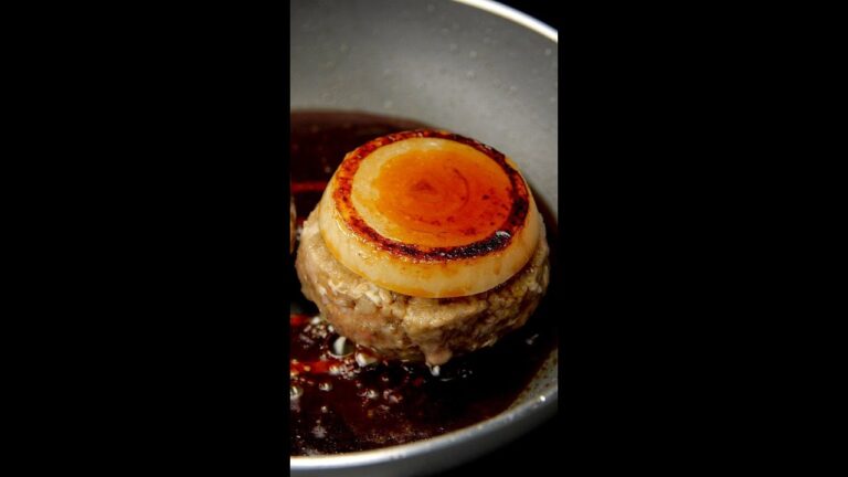 【玉ねぎが主役！】新玉ねぎサンドハンバーグ / Hamburg Steak with Onion #Shorts