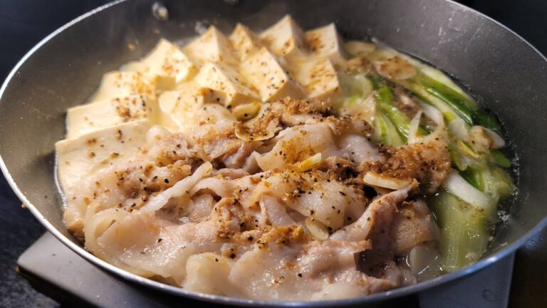 これ、肉豆腐の革命です。鶏と鰹のダブルスープで煮込む塩味の肉豆腐がウマすぎた