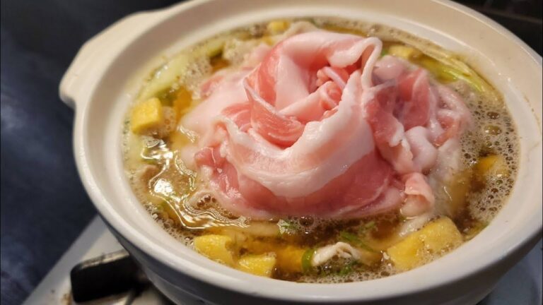 このつゆを飲んだらもう市販品に戻れない、豚バラがとろける【至高の鍋】の作り方