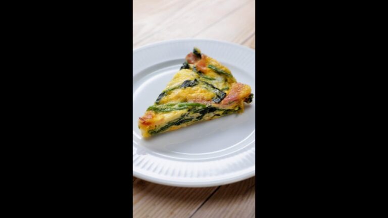 【時短すぎる！】レンジでベーコンとほうれん草のキッシュ / Bacon and Spinach Quiche #Shorts