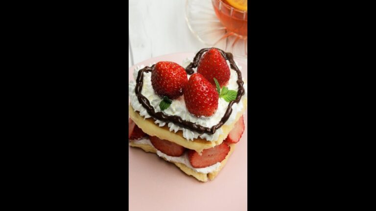 【これは使える♡】あの蒸しパンで簡単ケーキ！ / How to Make a Cake with a Store Bought Cheese Bun #Shorts