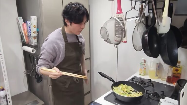 料理研究家にキャベツでまかない作らせたら一玉余裕でいけるやべえもんできた