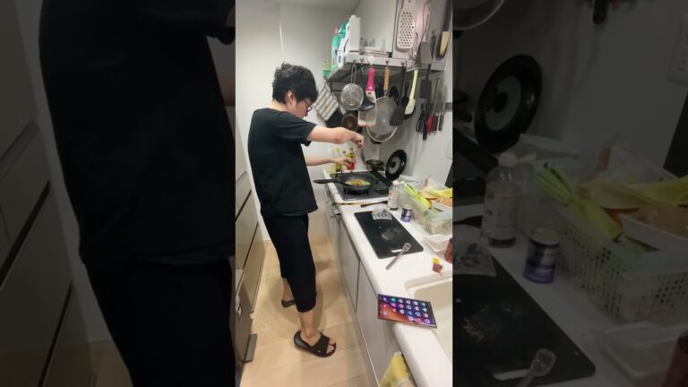 寝起きのおっさんに納豆でまかない作らせたらとんでもねえもん出てきた #shorts