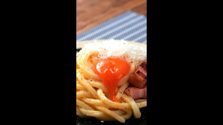 【超濃厚!】冷凍うどんで簡単カルボナーラ / Udon Carbonara #shorts 【超濃厚!】冷凍うどんで簡単カルボナーラ / Udon Carbonara #shorts