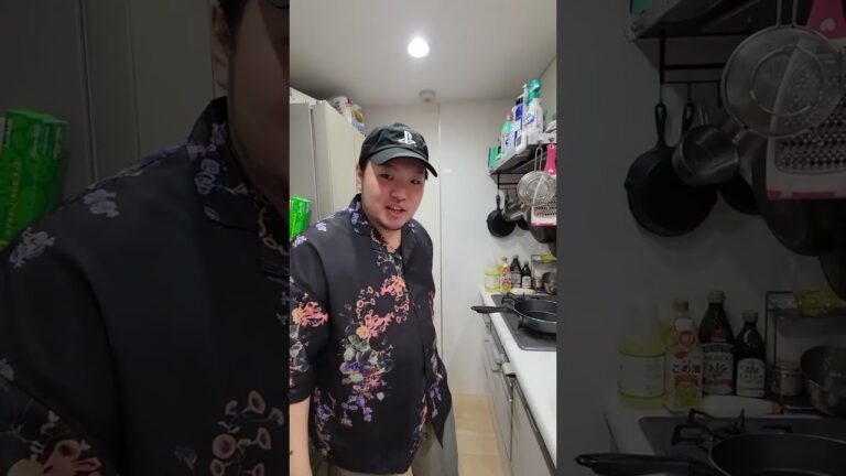 元料理人のスタッフにまかない作ってもらったら滅茶苦茶ウマいもん出てきた#shorts