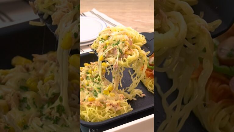 【ソース味に飽きたらこれ！】焼きそばピザの作り方 #shorts