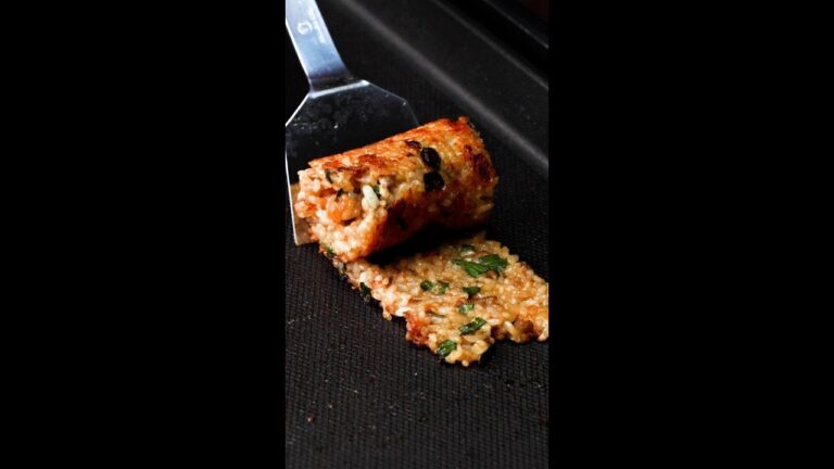 【カリカリおこげ】鉄板からはがして食べるロールビビンバ！/  Rolled Burnt Bibimbap #shorts