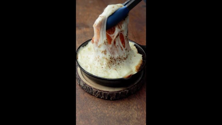 【チーズの海に溺れたい】チーズがトロットロ!マグマパスタ / Lava Tomato Pasta #shorts 【チーズの海に溺れたい】チーズがトロットロ!マグマパスタ / Lava Tomato Pasta #shorts