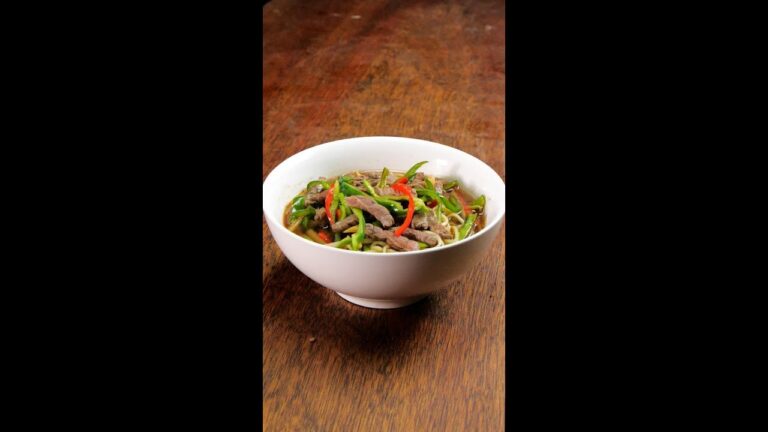 【これは発明!】あの中華料理を乗せたら最高のラーメンができた! / Beef & Pepper Stir Fry with Noodle Soup #shorts 【これは発明!】あの中華料理を乗せたら最高のラーメンができた! / Beef & Pepper Stir Fry with Noodle Soup #shorts