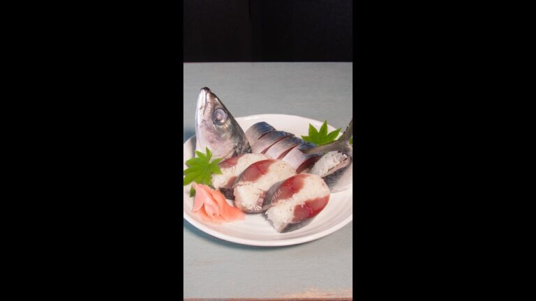 郷土料理って地味だと思ってた…「姿寿司」が一周回って映える上にウマい / With a head and a tail?! Mackerel Sushi #shorts 郷土料理って地味だと思ってた…「姿寿司」が一周回って映える上にウマい / With a head and a tail?! Mackerel Sushi #shorts