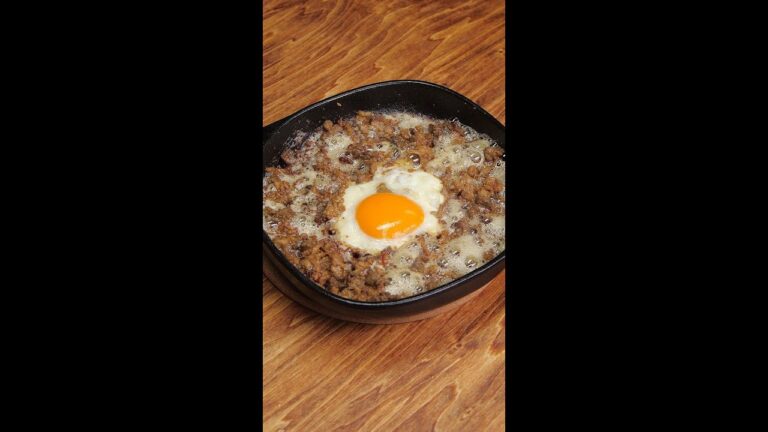 【一番ビールに合うおつまみだコレ】フィリピンB級グルメ！シシグ / Filipino Gourmet “Sisig” #Shorts