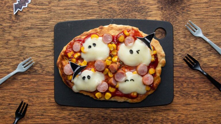 トースターでお手軽に♪ ハロウィンおばけピザ