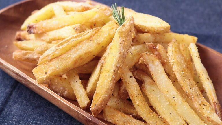 新じゃがのスパイシーガーリックポテト | kurashiru [クラシル]