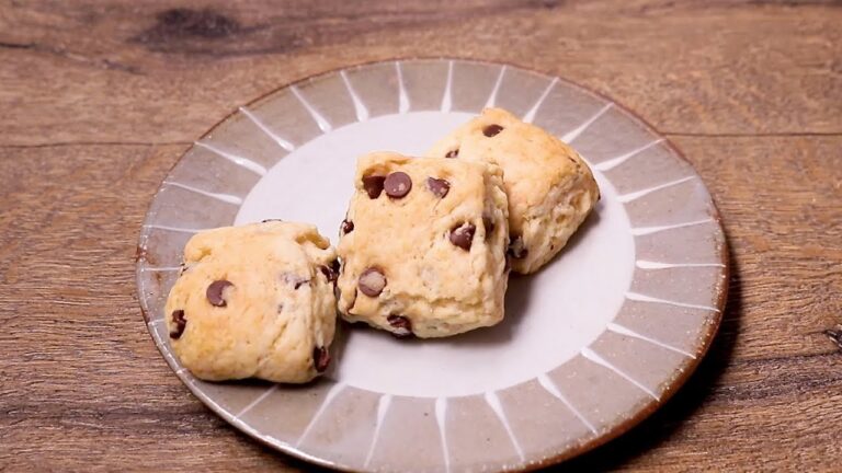 一口サイズ！スクエア型のチョコチップスコーン | kurashiru [クラシル]