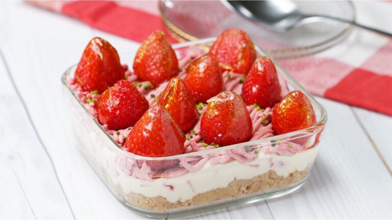 いちごのスコップモンブラン♪〜いちご飴を添えて〜 / Strawberry Candy Scoop Mont Blanc いちごのスコップモンブラン♪〜いちご飴を添えて〜 / Strawberry Candy Scoop Mont Blanc