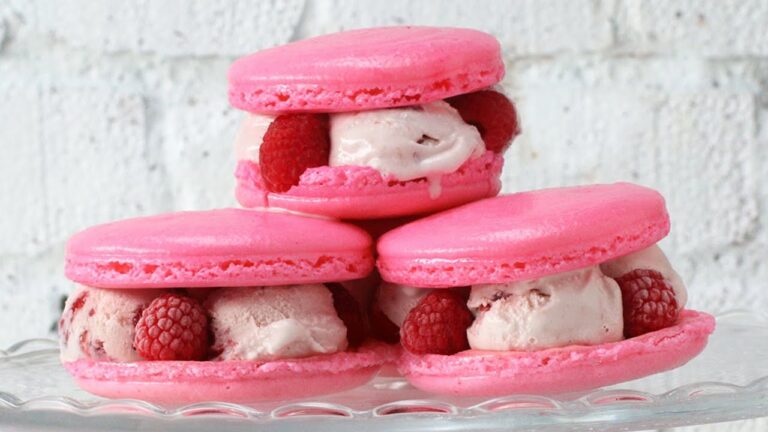 いちごのトゥンカロンでカフェ気分♪ / Strawberry Ice Cream Macarons いちごのトゥンカロンでカフェ気分♪ / Strawberry Ice Cream Macarons