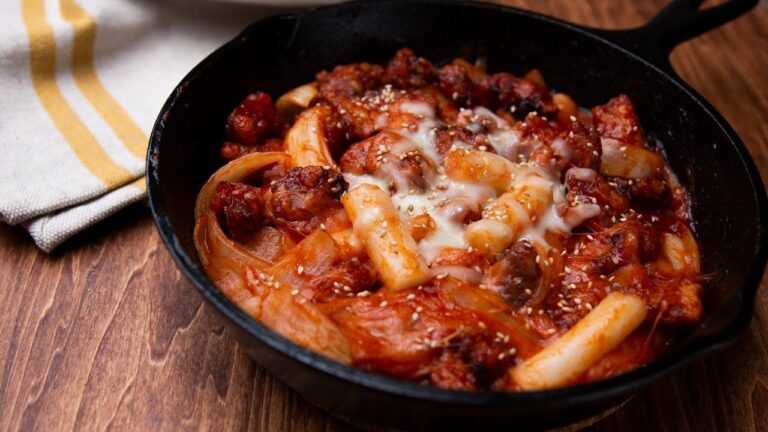 タッカンジョンとトッポギがひとつに！最高の韓国飯 / Toppo with Cheese Gitakkanjeong