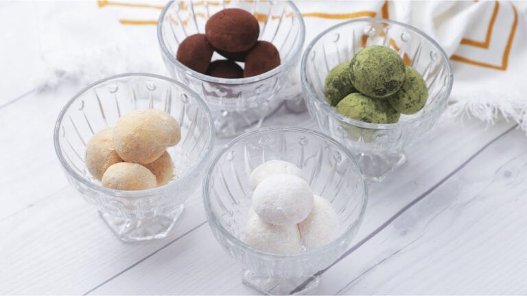 片栗粉で簡単4種のスノーボール♪ / Snowball Cookies Made With Potato Starch 片栗粉で簡単4種のスノーボール♪ / Snowball Cookies Made With Potato Starch