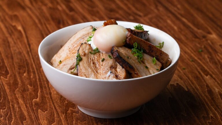 直火で炙る最高のチャーシュー丼