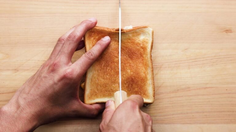 材料は全部コンビニで♪ 究極のお手軽ポテチサンド