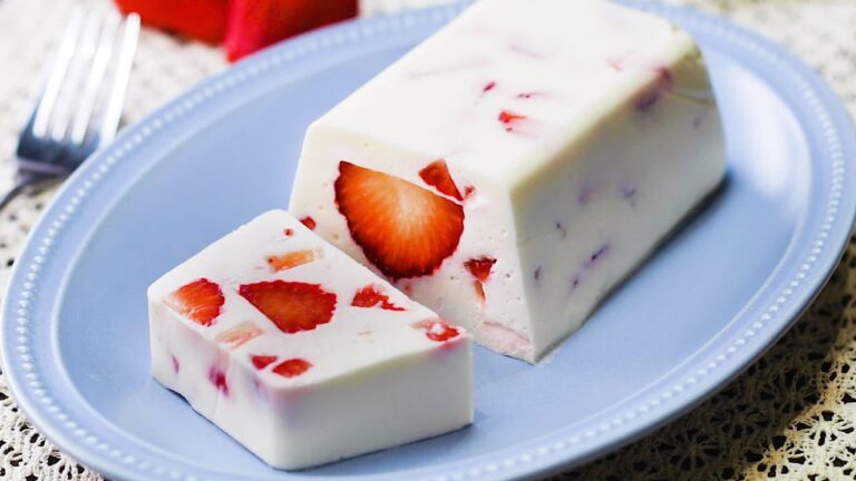 材料5つ混ぜるだけ！いちごのチーズテリーヌ