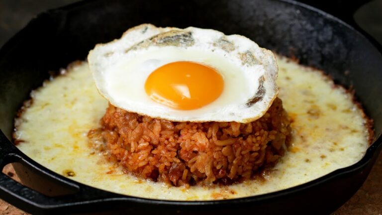 熱々チーズがたまらない！爆弾キムチーズ炒飯