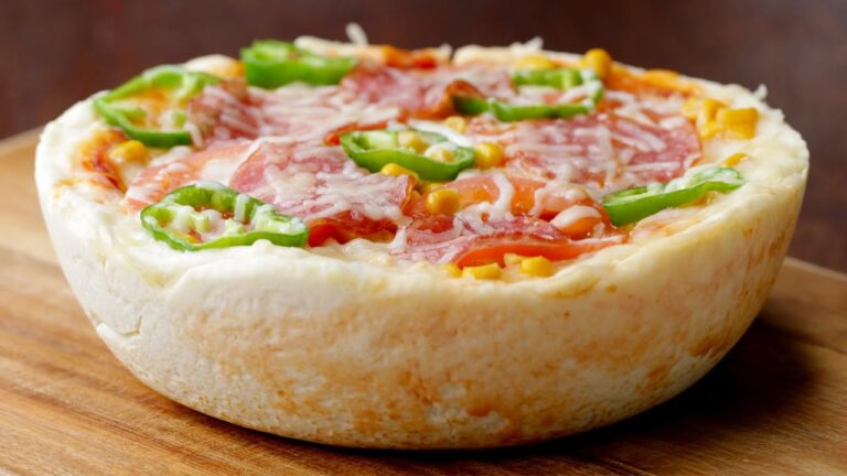 炊飯器で作れる!?とろ〜りチーズの巨大シカゴピザ 炊飯器で作れる!?とろ〜りチーズの巨大シカゴピザ