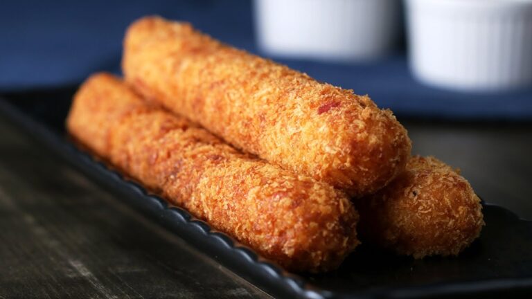 韓国の食べ歩きグルメ!巨大チーズスティック 韓国の食べ歩きグルメ!巨大チーズスティック