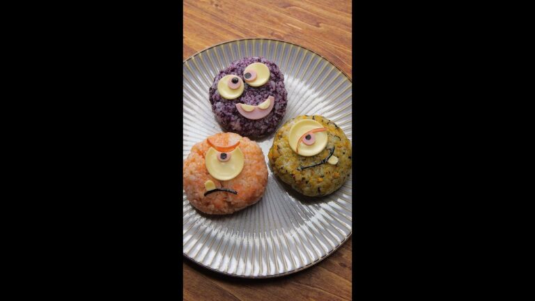 【取り合い確実！】かわいいふりかけモンスターおにぎり / Cute Furikake Monster Onigiri #Shorts