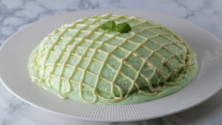 見た目も中身もまるでメロン？！メロンパンケーキ