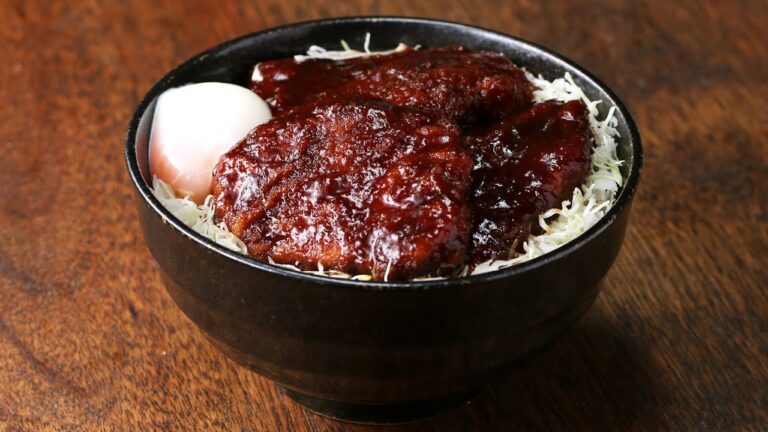 甘辛だれをたっぷりつけて♪ ボリューム満点、ソースカツ丼