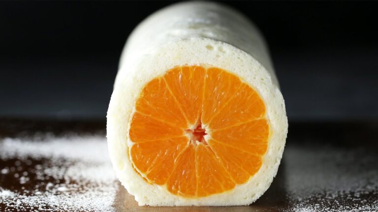 これぞ断面美。まるごとオレンジのホワイトロールケーキ これぞ断面美。まるごとオレンジのホワイトロールケーキ