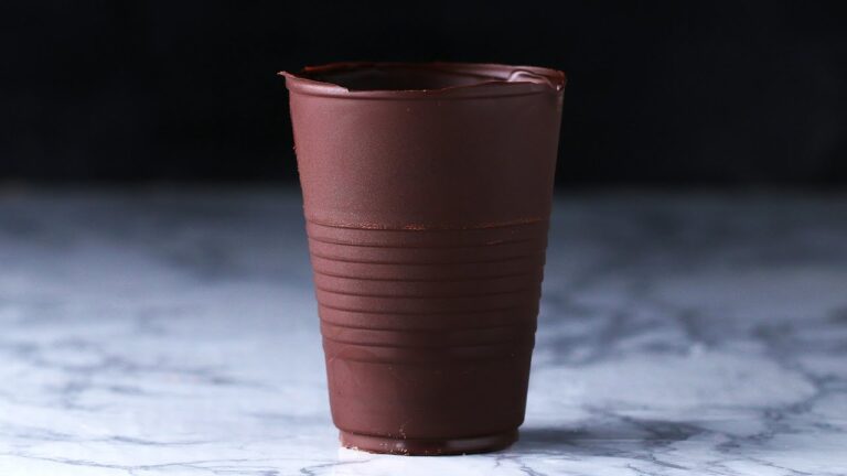 お好みドリンクで楽しむ、チョコ製グラス お好みドリンクで楽しむ、チョコ製グラス