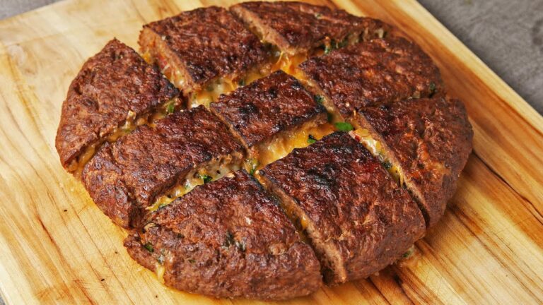 豪快すぎる！！巨大チーズインハンバーグ